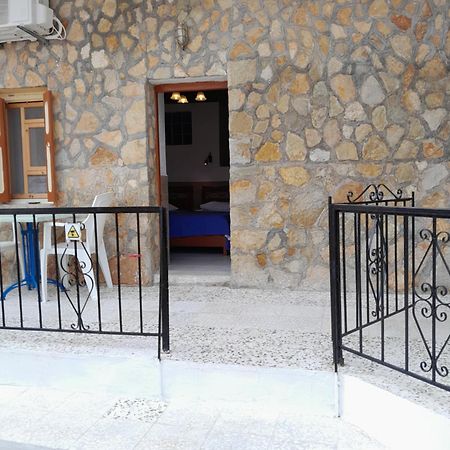 "Aris" Sevasti Symi Studios Bagian luar foto