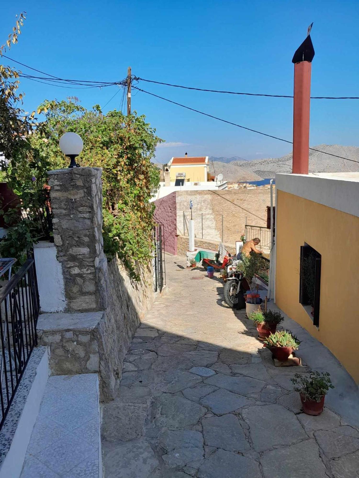 "Aris" Sevasti Symi Studios Bagian luar foto